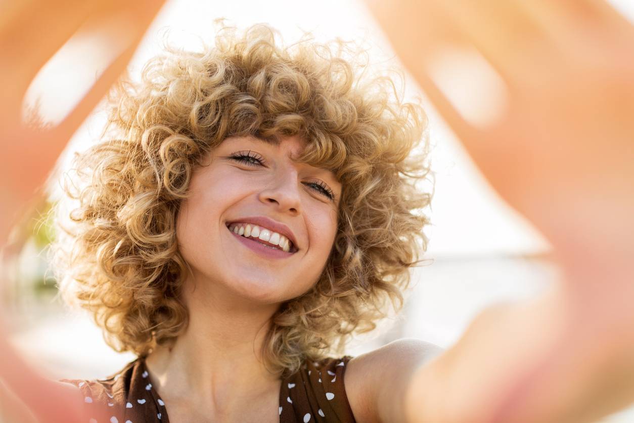 Cheveux frisés 