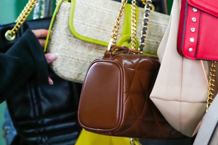 accessoires vêtements prêt-à-porter sacs chaussures seconde main occasion luxe